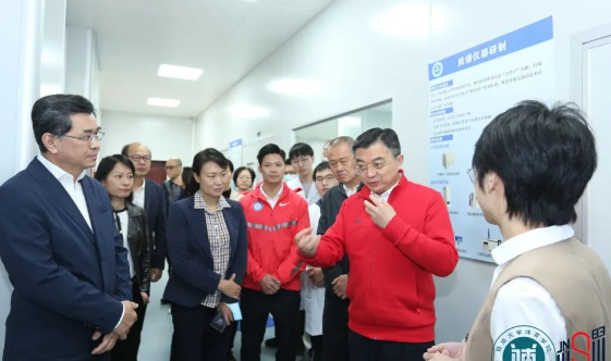 广东省体育局局长崔剑一行调研苏炳添速度研究与训练中心